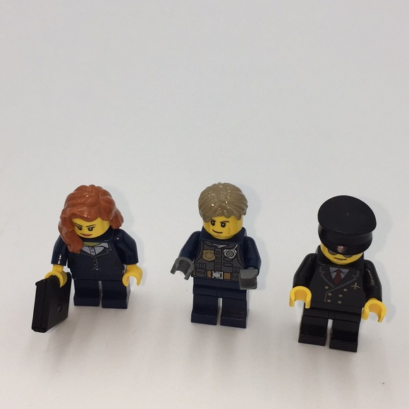 Lego  City Airport Service Building Set Plane Limousine Vehicle 5 Figures 60102 - Picture 11 of 11